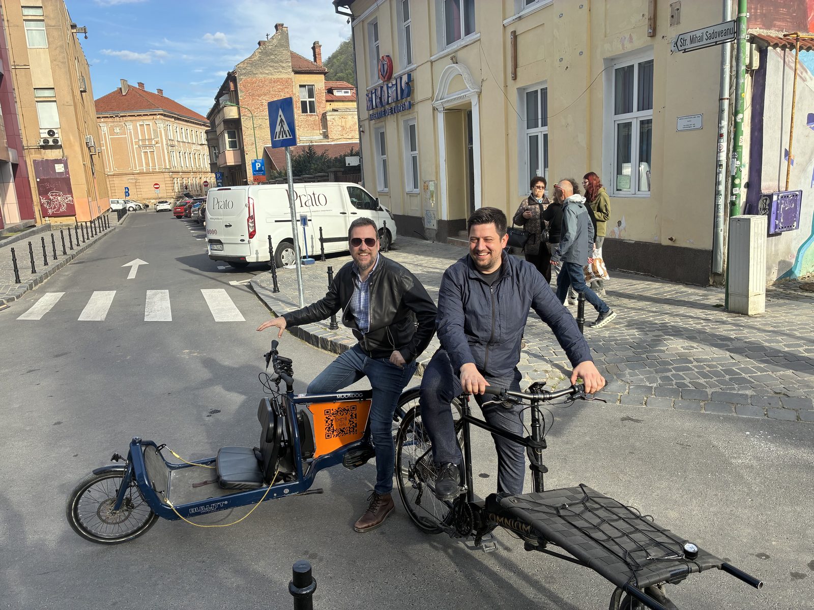 Two PROMISE partners riding cargo bikes in Brașov